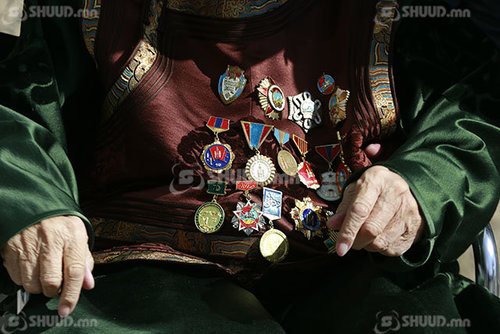 100-аас дээш насны 159 иргэн байна